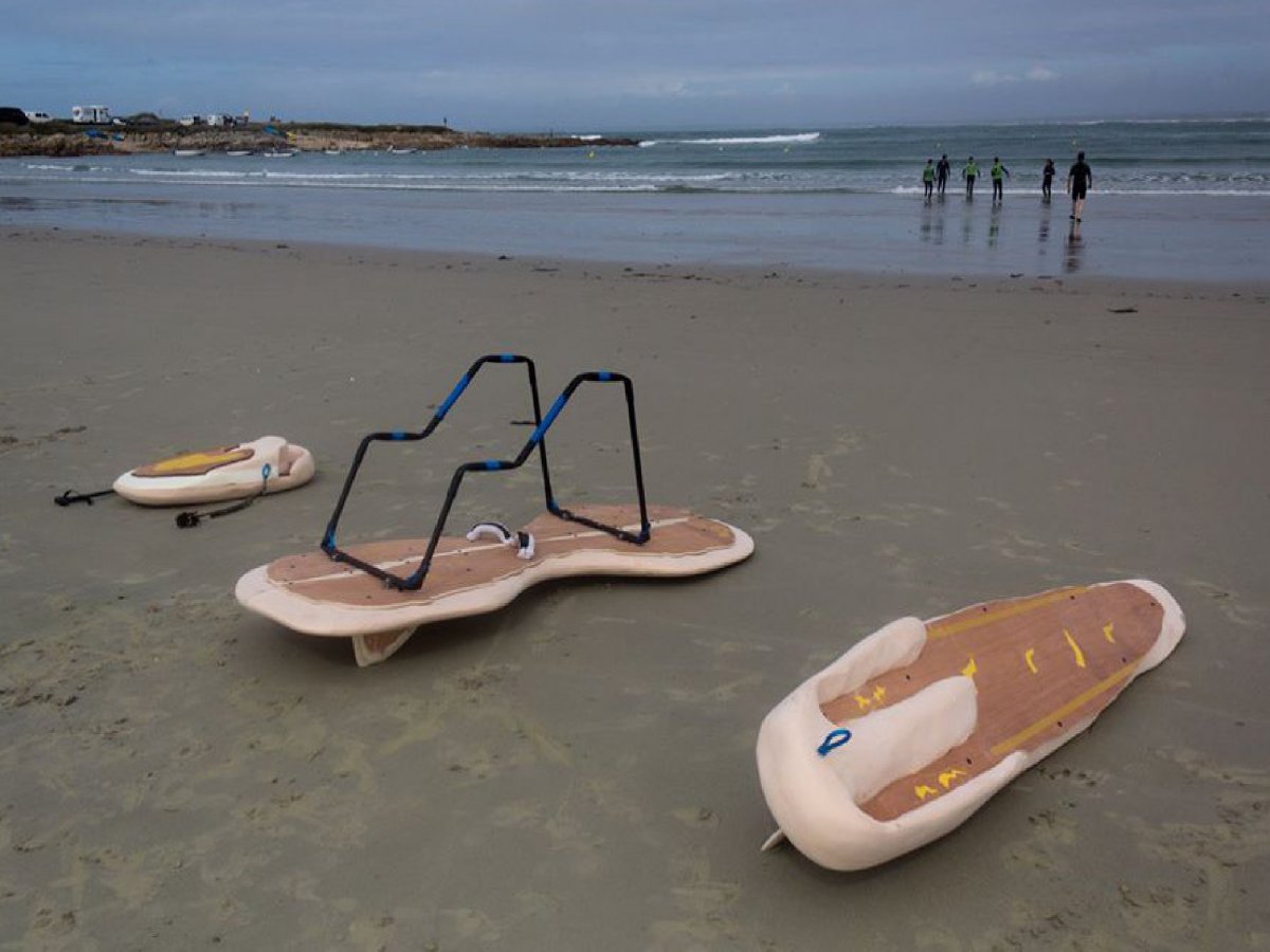 Adapted surfboards and devices designed by Edgard Flauw for the Glisse Libre initiative, developed to improve accessibility and autonomy in maritime sports.