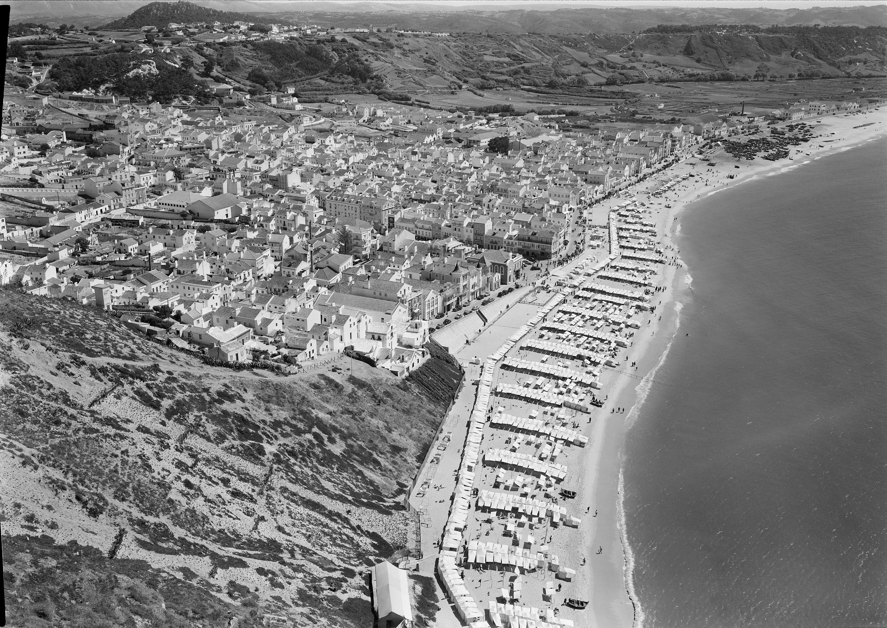 View from the Forte of São Miguel Arcanjo overlooking the giant swells generated by the Nazaré Canyon, during a big-wave surfing session at Praia do Norte, Nazaré. (Peter Walter Turansky, 2019)